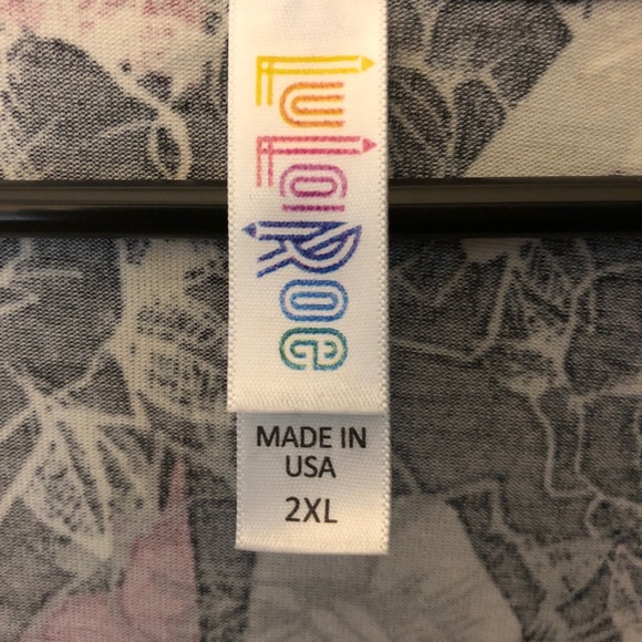 Lula Roe top 2xL - Picture 2 of 4